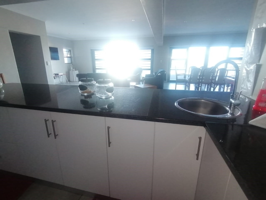 To Let 4 Bedroom Property for Rent in Myburgh Park Western Cape